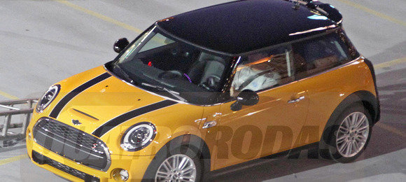 Novo MINI Cooper é flagrado sem disfarces