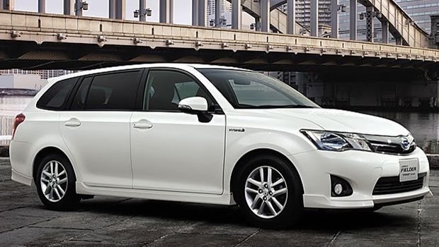 Toyota apresenta novos Corollas híbridos no Japão