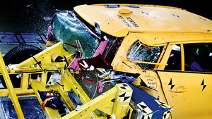 645_crash_03.jpeg 645_crash_03.jpeg