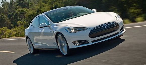 Ações da Tesla caem após Model S ser rebaixado em avaliação