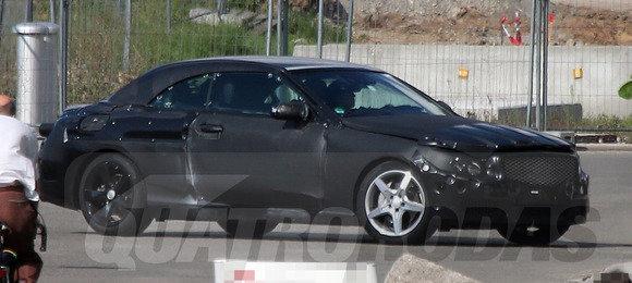 Novo Classe C conversível roda em testes