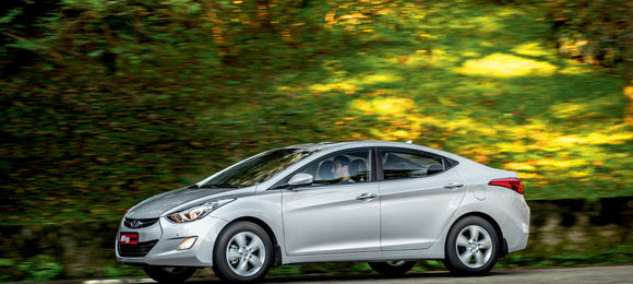 Hyundai baixa preço do Elantra Flex
