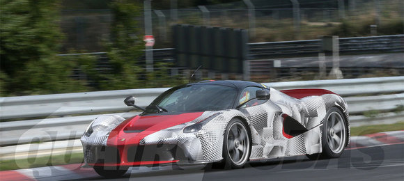 LaFerrari continua sendo testada em Nurburgring