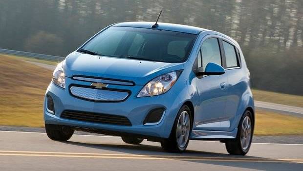 Califórnia estende incentivos para compra de EVs