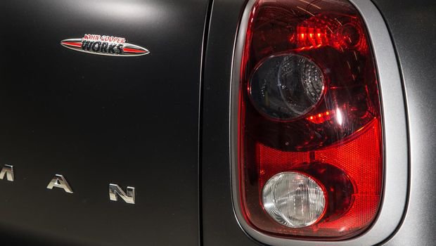 mini-countryman-black-knight-edition-teaser-2.jpeg