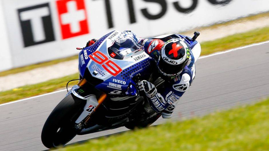 MotoGP: Lorenzo vence e embola campeonato