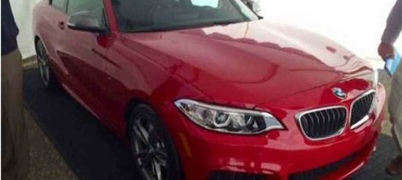 BMW M 235i cai na internet
