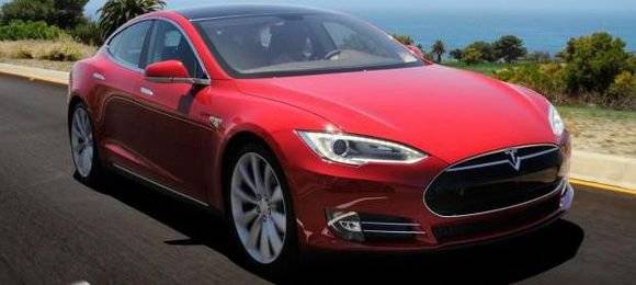 Tesla Model S teria falhas de segurança em sistema operacional, diz consultor