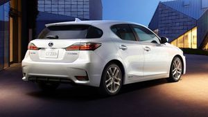 lexus-ct-200h-2014-2.jpeg
