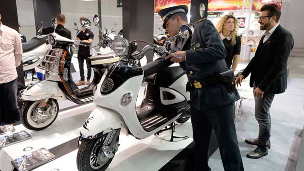 Polícia apreende cópias chinesas da Vespa