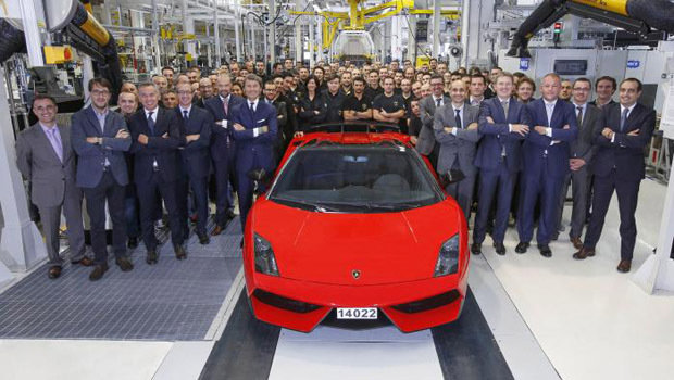 Lamborghini encerra produção da Gallardo e mostra teaser