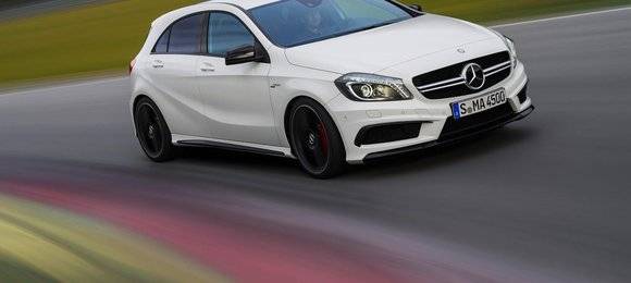 Mercedes-Benz lança A 45 AMG no Brasil