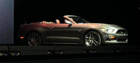 Mustang Conversível surge no Twitter