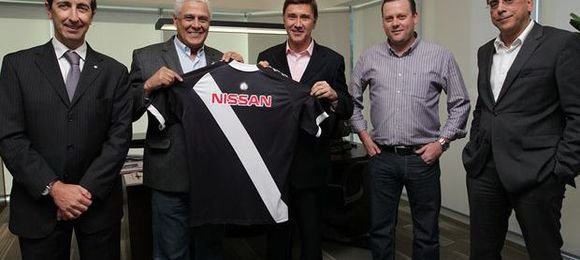 Torcida do Vasco reage ao fim do patrocínio da Nissan