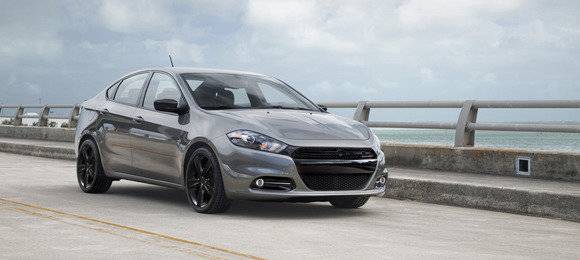 Dodge mostra a versão Blacktop do Dart