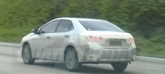 Novo Corolla circula por SP