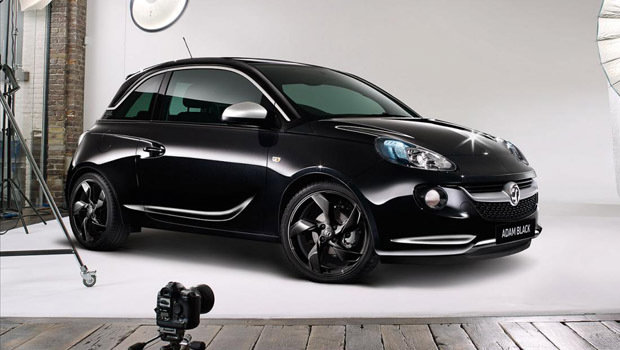 Vauxhall exibe Adam Black & White Editions