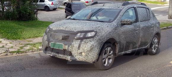 Leitor flagra novo Sandero Stepway no PR