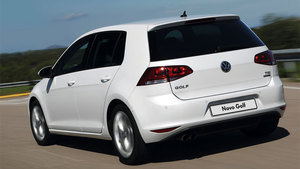 vw-golf-comfortline-traseira.jpeg