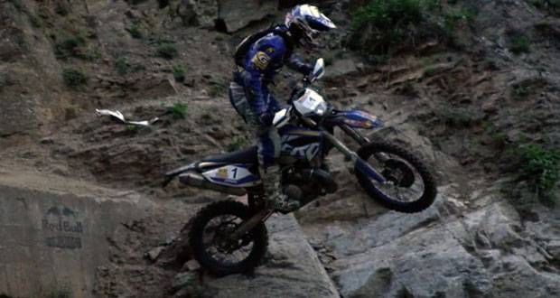 Vídeo: percursos de motocross em Super Slow