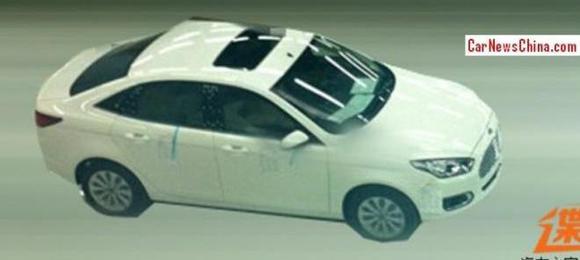 Novo Ford Escort aparece sem camuflagem