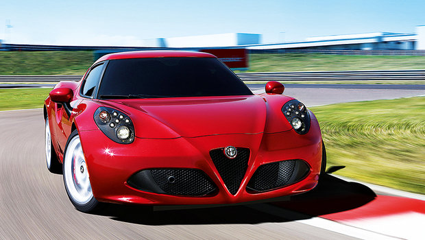 Alfa Romeo 4C ganha peso e equipamentos nos Estados Unidos