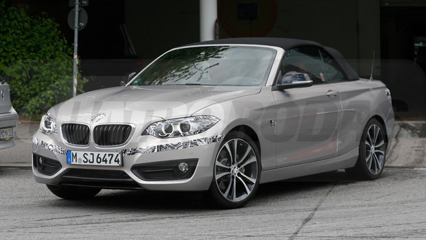 BMW Série 2 Cabrio é visto sem camuflagem
