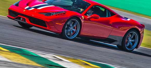 Ferrari patenteia nova tecnologia de direção elétrica