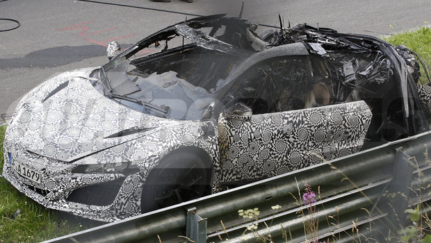 Protótipo Honda NSX fica destruído em Nürburgring