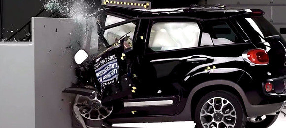 Fiat 500L vai mal em crash-test nos EUA