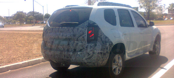 Novo Duster é flagrado em testes