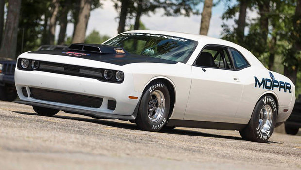Mopar mostra Dodge Challenger modificado