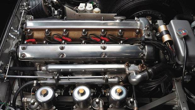 Jaguar planeja motores de seis cilindros em linha