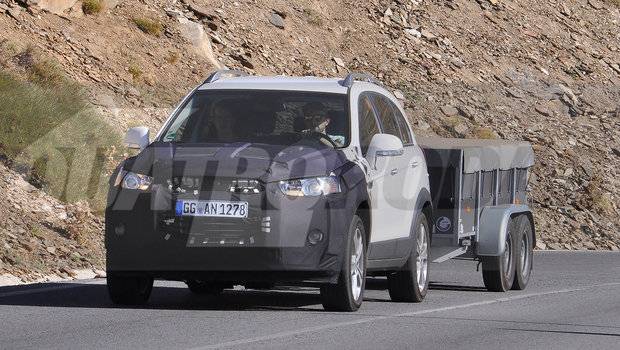 Flagra: Chevrolet testa Captiva reestilizada