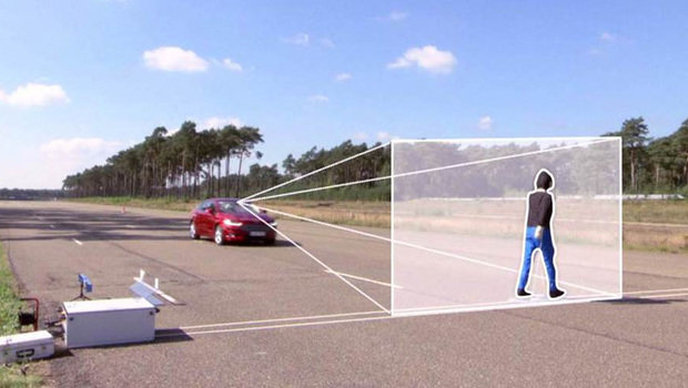 Sistema de segurança da Ford avisa sobre a proximidade de pedestres