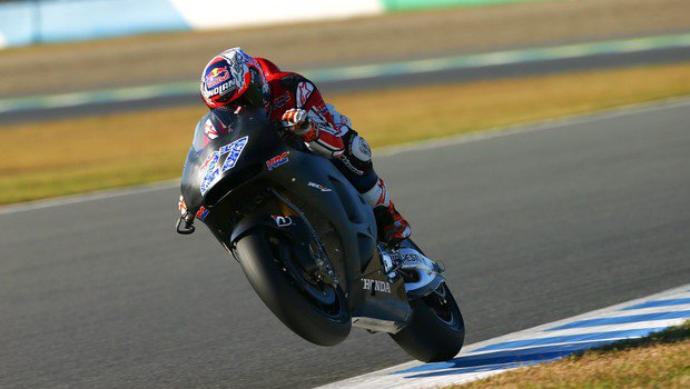 Casey Stoner sai da aposentadoria e testa pela Honda