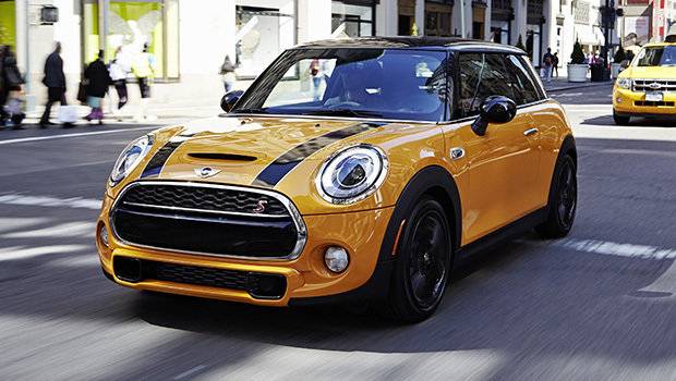 MINI Cooper S manual sai por R$ 99.950