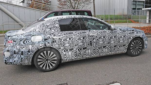 Novo Mercedes-Benz Classe E volta a ser flagrado