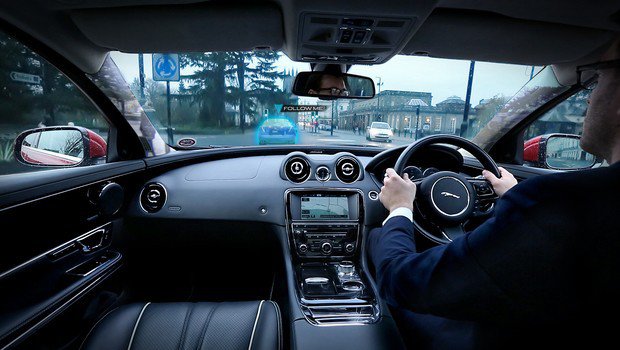 Tecnologia da Jaguar Land Rover amplia visão do motorista