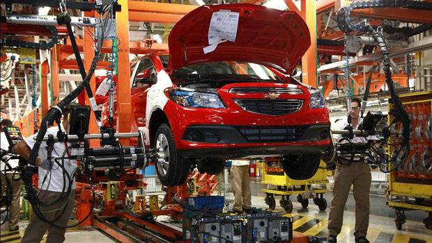 Brasil sofre queda na produção de veículos de 15,3% em 2014