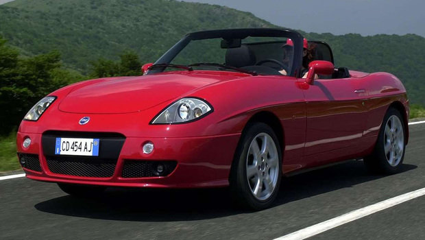 Fiat Chrysler adia desenvolvimento de roadster