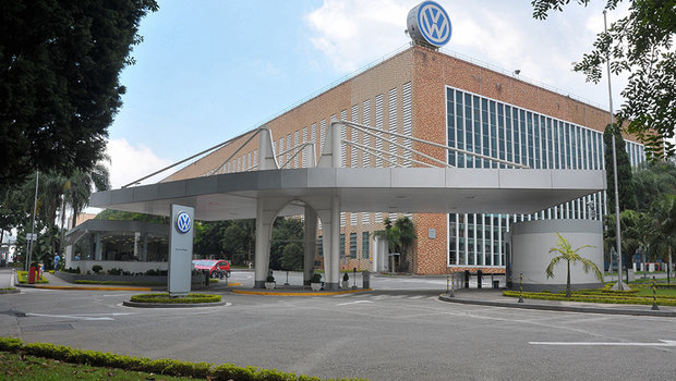 VW paralisa operações por falta de bancos