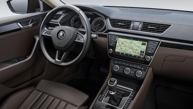Skoda mostra interior do novo Superb