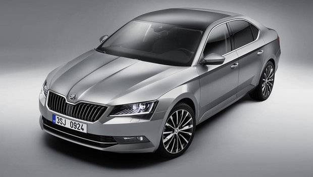 Skoda oficializa Superb 2015