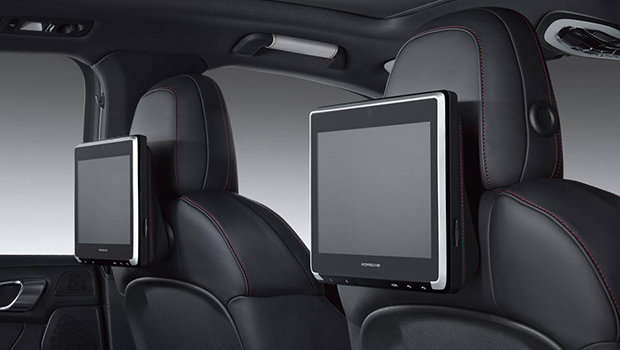 Porsche lança kit de monitores nos bancos dianteiros
