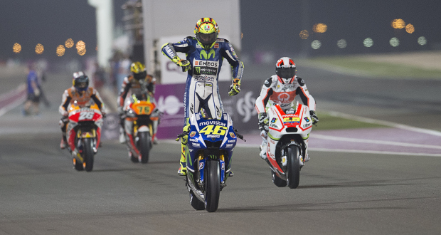 Rossi dá show e fatura Moto GP no Catar Rossi dá show e fatura Moto GP no Catar