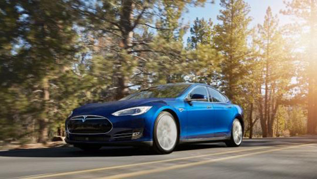 Tesla lança nova versão de entrada do Model S