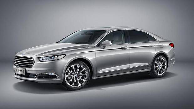 Ford mostra Taurus 2016 na China