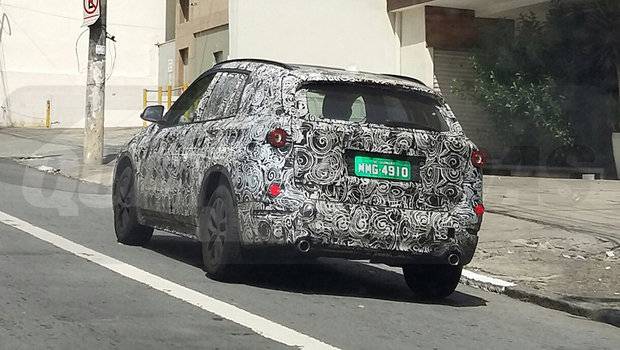 Leitores flagram nova BMW X1 em São Paulo