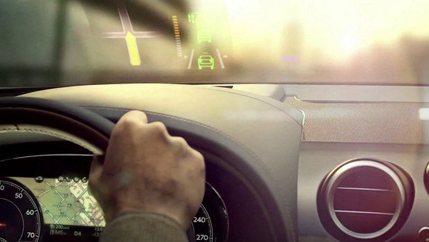 Bentley mostra fotos da cabine de seu SUV